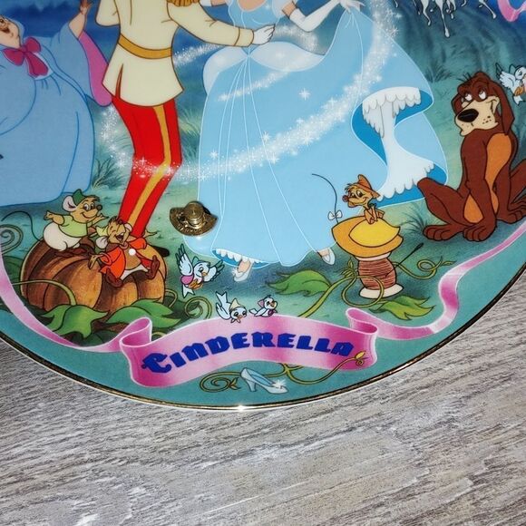 Cinderella's Wish Come True~ LE Brandford Exchange Musical Memories  Plate Frame - Picture 3 of 8